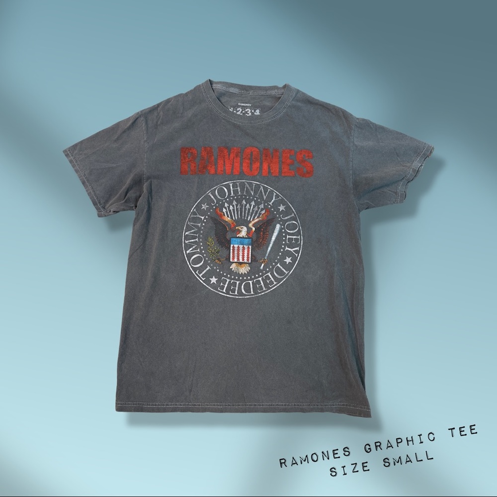 Ramones Graphic Tee 🎸 size small